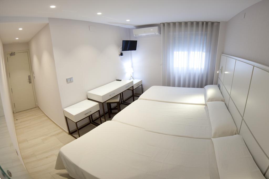 Hostal Loimar Торре-дель-Мар Экстерьер фото