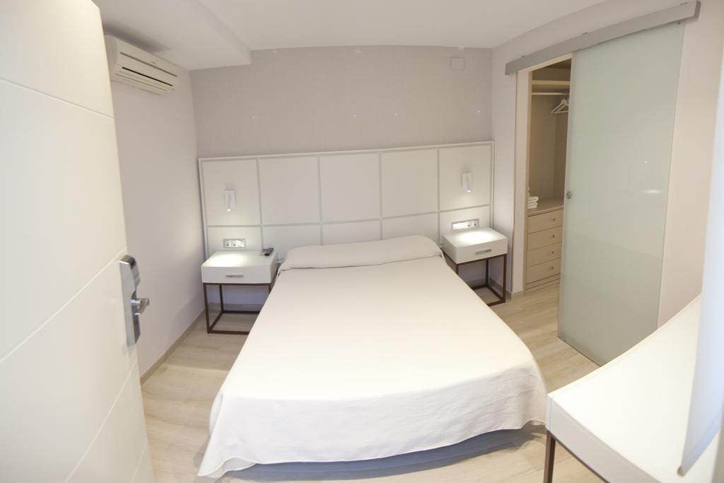 Hostal Loimar Торре-дель-Мар Экстерьер фото